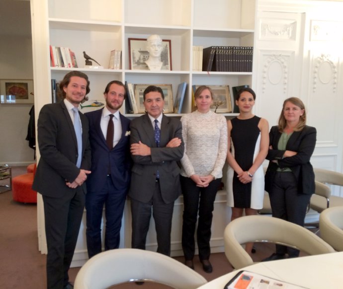 Gaspar Llanes y Vanessa Bernad presentan la nueva oficina de Francia