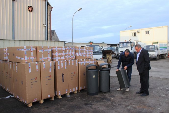 Renovación de papeleras en el centro urbano de Laredo