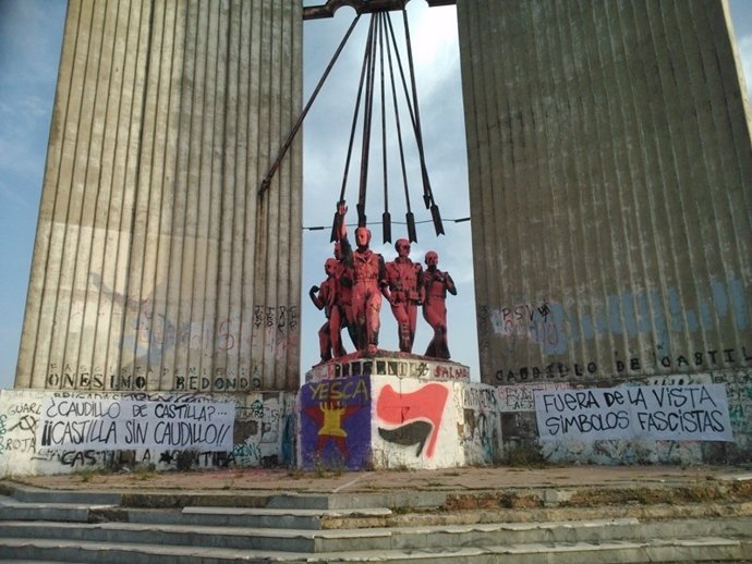 Acción contra el monumento franquista Cerro de San Cristóbal (Valladolid)