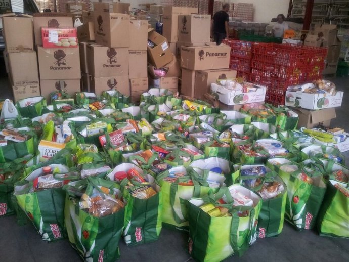 Recogida de alimentos de Cruz Roja Aragón en Simply y Alcampo