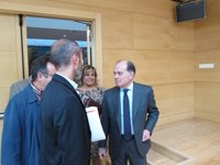 Villanueva señala como prioridad la ocupación, a lo que Junta destinará 234 millones en total, 90 de ellos propios