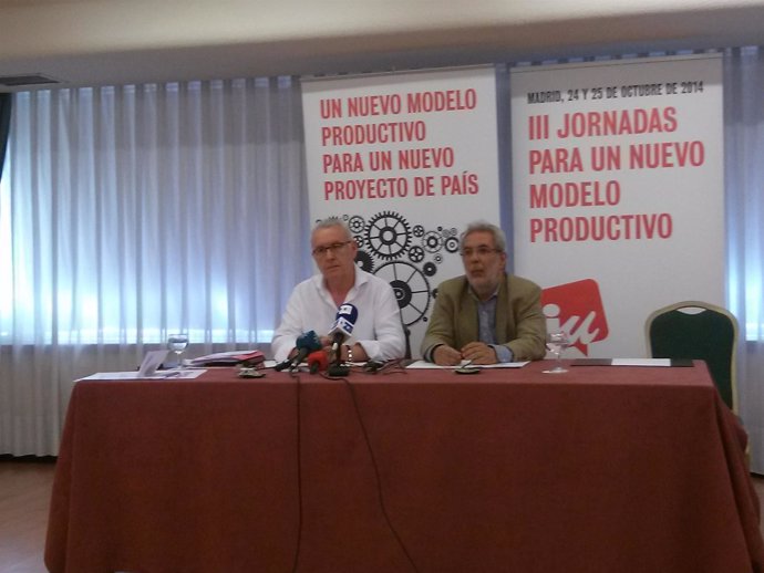 Cayo Lara y José Antonio García Rubio durante una rueda de prensa de IU