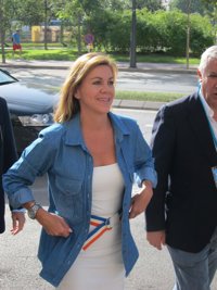 Cospedal pide a Mas que deje de "crear problemas" a los ciudadanos y le avisa que tiene la ley "por encima"