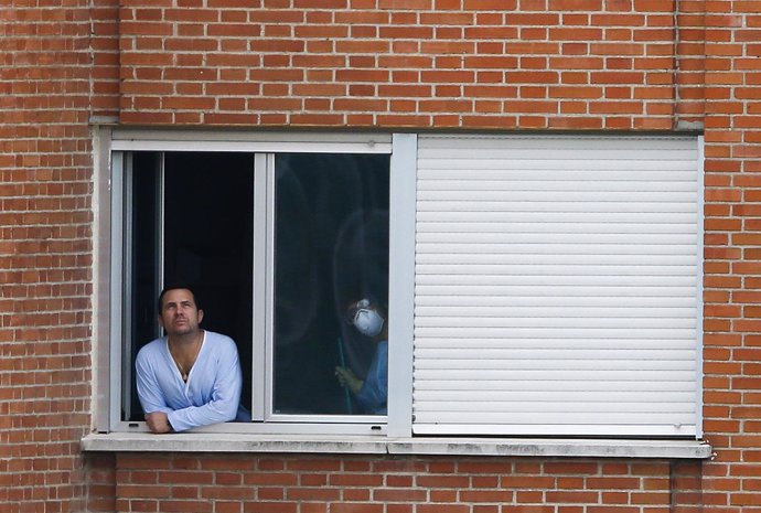 Javier Limón, marido de la auxiliar con ébola