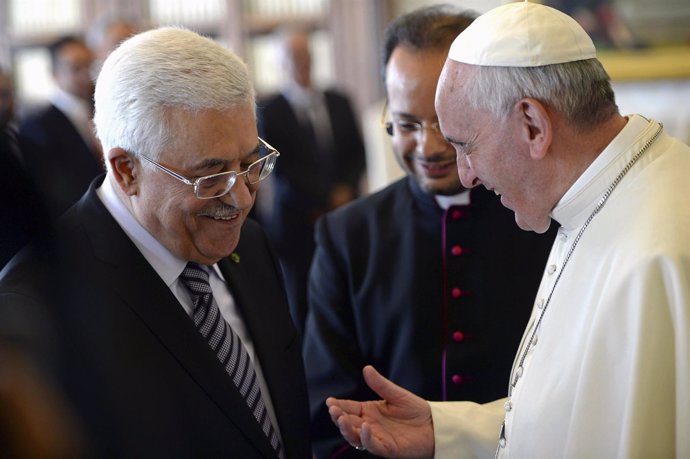 Papa Francisco con el presidente de Palestina, Mahmoud Abbas