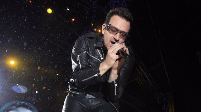 Bono, De U2, Durante Un Concierto En El Festival De Glastonbury