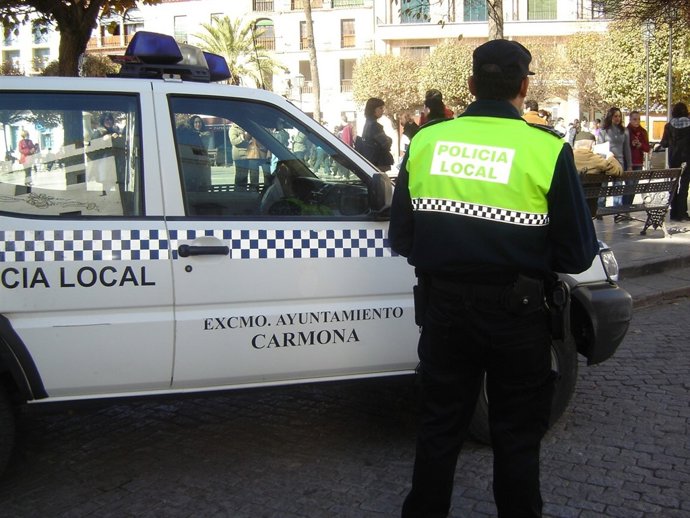 Coche de la Policía Local de Carmona