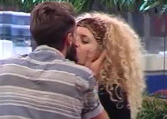 EL PRIMER BESO ENTRE Juanma Y AZAHARA GRAN HERMANO 15