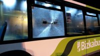 La primera jornada de huelga indefinida en Bizkaibus comienza con incidentes en varias localidades