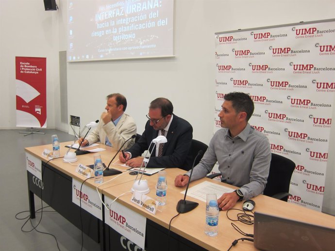 El conseller R.Espadaler en la inauguración de un curso sobre incendios