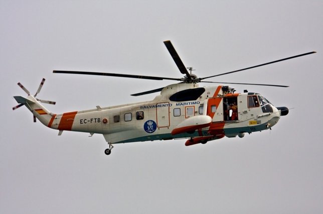 Un Helicóptero De Salvamento Marítimo