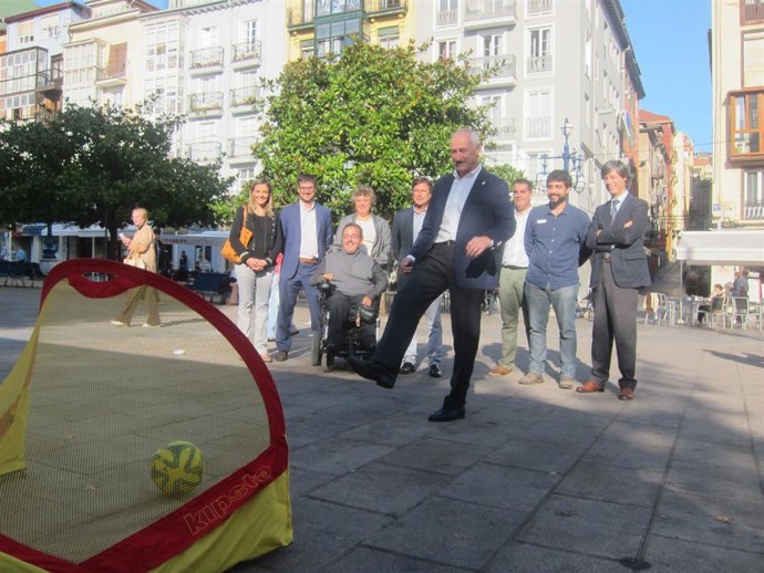 Tuto Sañudo hace efectivo el lema 'Métele un gol al Daño Cerebral'