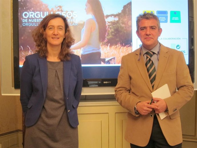 Clara Fernández y Emilio Arroita en el Ayuntamiento de Salamanca