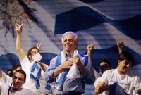 Uruguay.- Vázquez se queda a poco más de tres puntos de ganar en primera vuelta, según los resultados oficiales