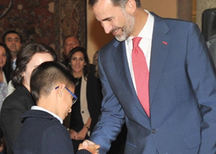 Don felipe preside el concurso ¿qué es un rey para tí?