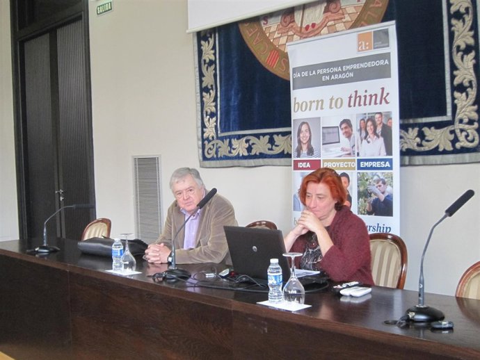 Conferencia del catedrático de Derecho Mercantil, Ignacio Quintana.