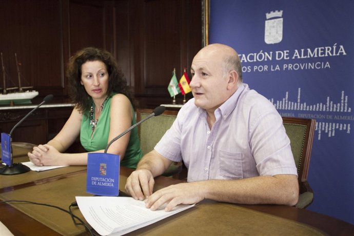 La diputada provincial de Cultura, María Vázquez, y el alcalde de Padules