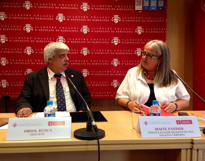 El decano del Icab, Oriol Rusca, y la teniente de alcalde Maite Fandos