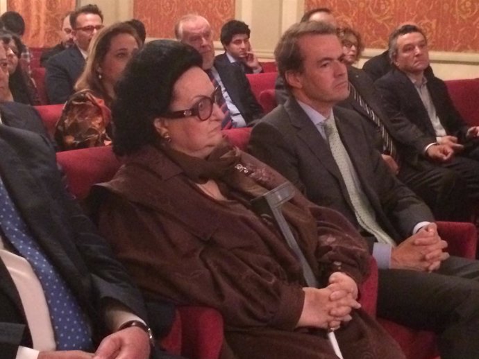 La soprano Montserrat Caballé antes de recibir el premio