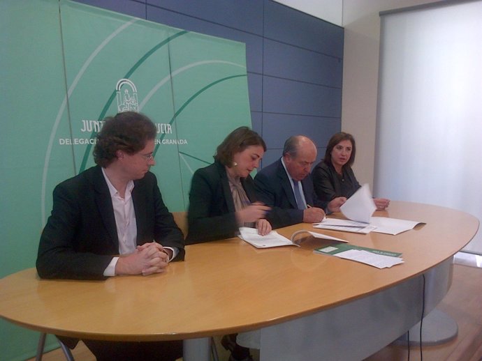 Firma de la adenda al convenio del metro de Granada