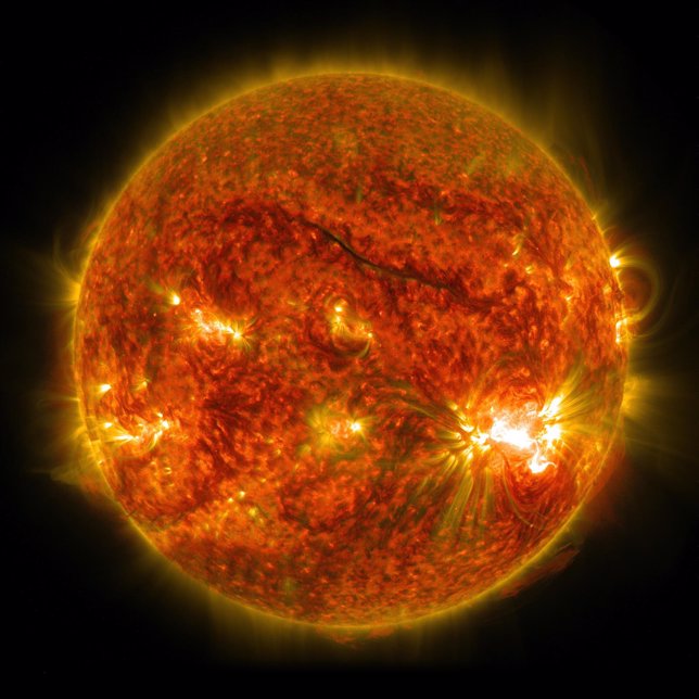 NASA alerta de la mancha solar más grande desde hace 24 años