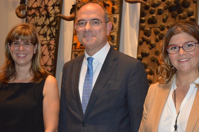 Jaume Duch junto a Laura Sebasitán y Margarida Mas, en Lleida