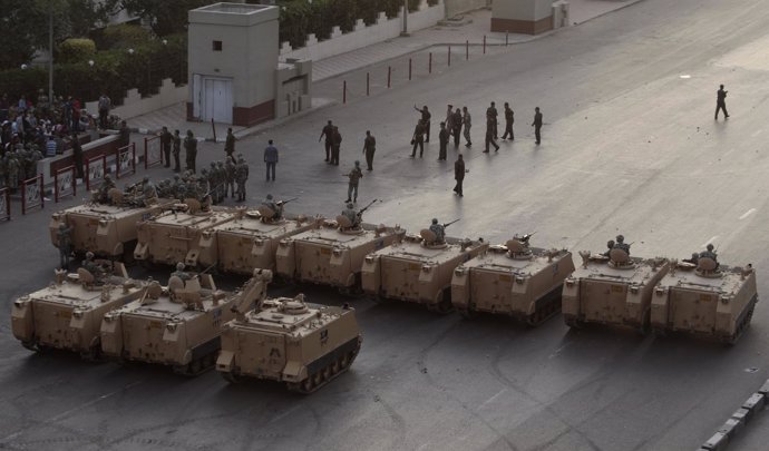 El Ejército Egipcio Se Despliega De Nuevo En Las Calles 