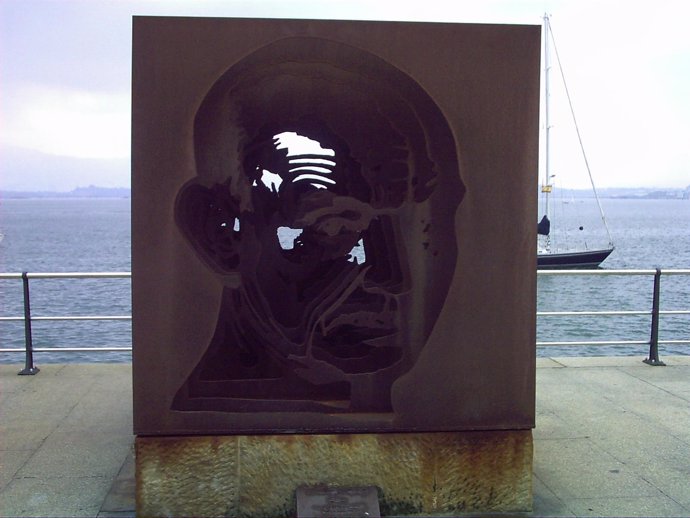 Escultura de José Hierro