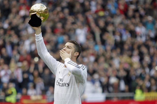 Cristiano Ronaldo ofrece Balón Oro Santiago Bernabéu