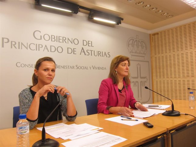 Paula María Álvarez (izquierda) y Esther Díaz, en la rueda de prensa. 