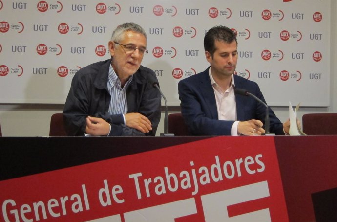 Agustín Prieto (izq) y Luis Tudanca comparecen en rueda de prensa