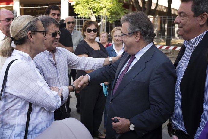 Zoido visitando las obras de reurbanización de Sevilla Este