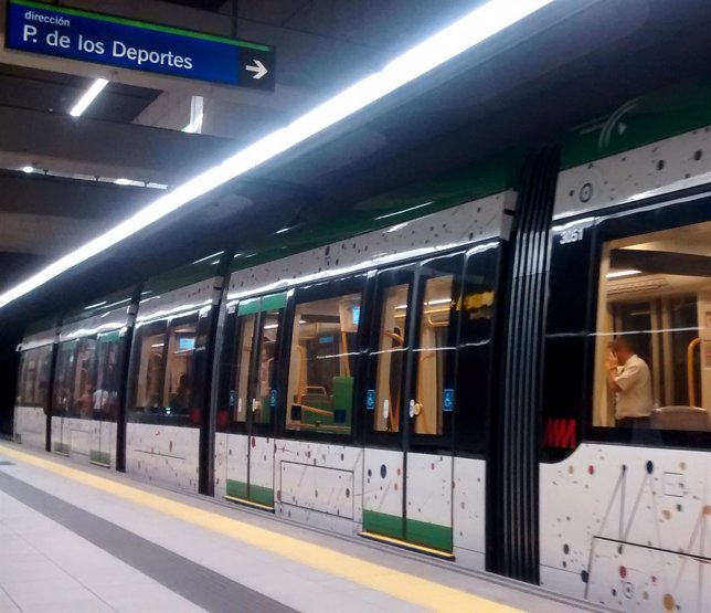 Metro de Málaga en el interior de una estación