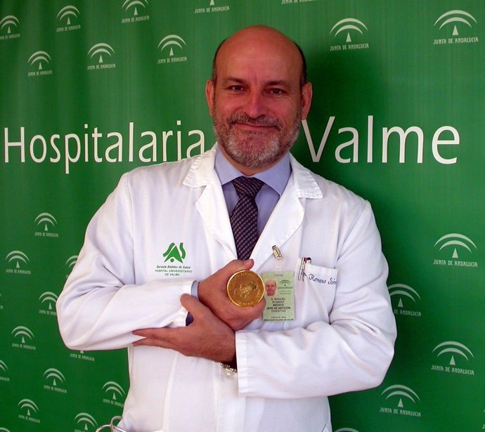 Manuel Romero Gómez recibe Medalla de Oro de la SAPD