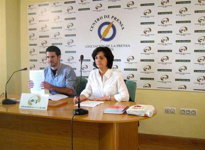 Los portavoces de Ganemos Jaén, Manuel Montejo y María José Madrid.