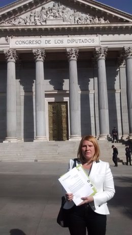 La presidenta de PACMA en el Congreso de los Diputados