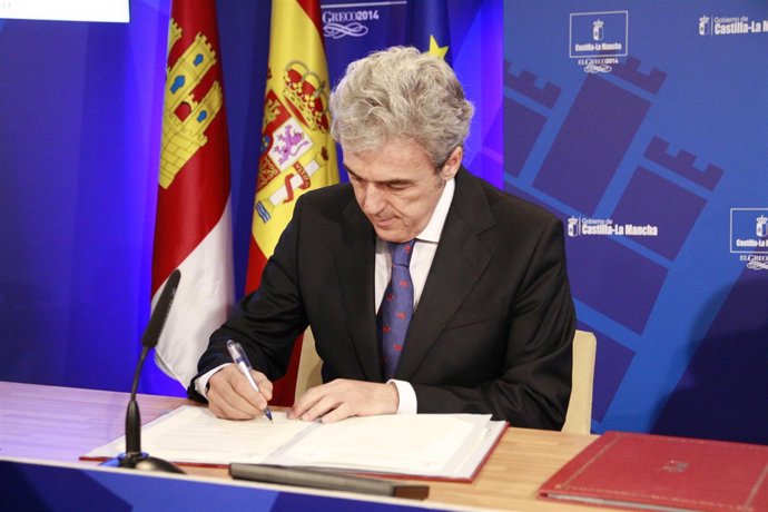 Leandro Esteban, PP, Firma