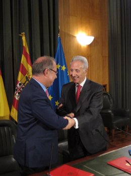 Gimeno y Lobón firman el sellado del vertedero de Torrecila de Valmadrid