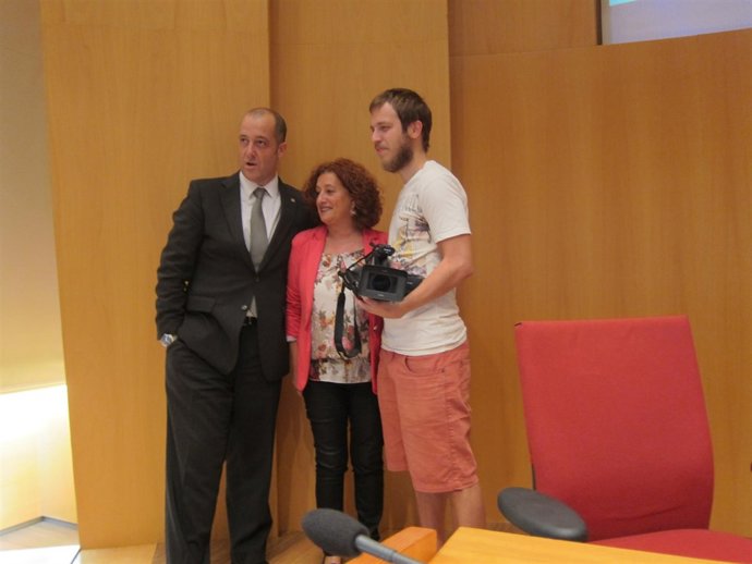 Sabin Anuzita, Itziar Urtasun y Álvaro Pérez.