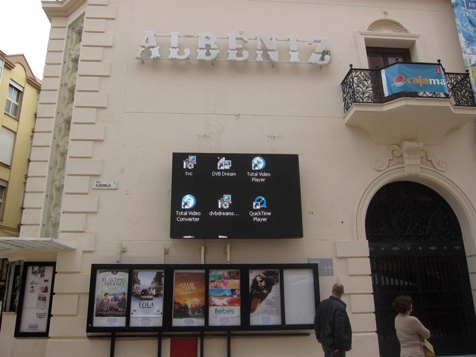 Fachada Del Cine Albéniz 