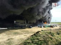 Bomberos dan por controlado el incendio de la fábrica de Composites Avanzados en Arévalo (Ávila)