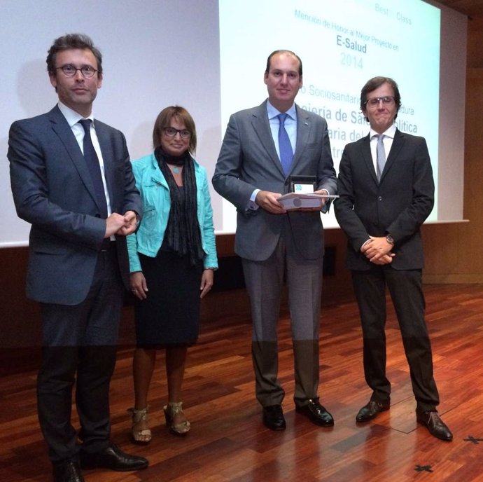 Hernández Carrón recoge premio iniciativa e-Salud
