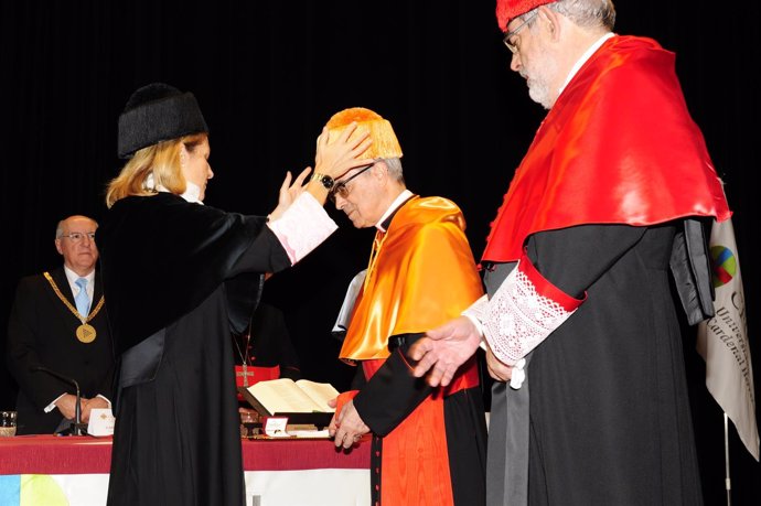 El Cardenal Santos  Abril, Doctor Honoris Causa por el CEU