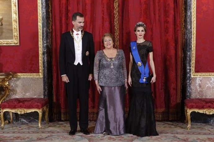 Los Reyes ofrecen una cela de gala en honor a Michelle Bachelet
