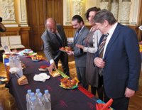 León de la Riva considera que "algunos" han recibido "una bofetada importante" con su exclusión del caso PGOU