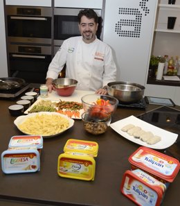 El cheff Javier Guerra en una demostración de cocina