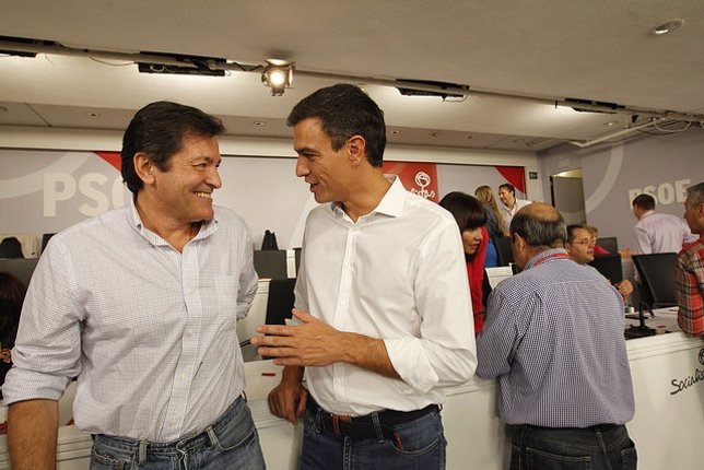 Javier Fernández y Pedro Sáchez (PSOE) en el comité federal