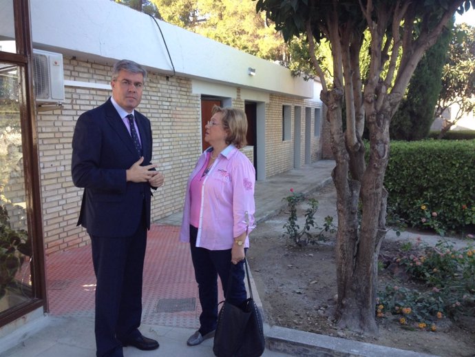 Visita del alcalde de Jaén al cementerio de San Fernando