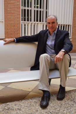 El presidente de la Sociedad Española de Medicina Tropical, Francisco Giménez