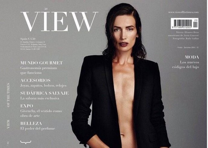 Nieves Álvarez en todo su esplendor se desnuda para View Desnuda con americana